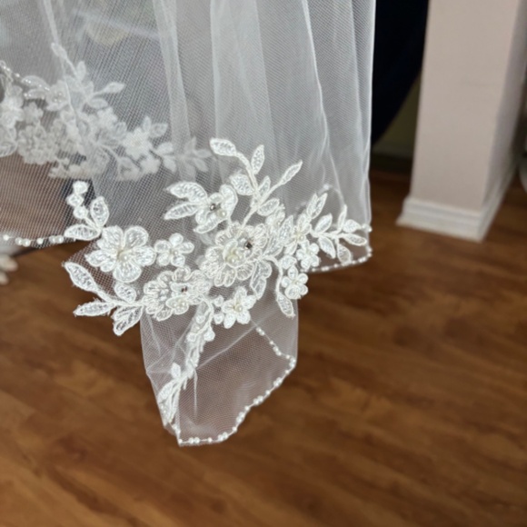 Brand New Wedding Dress & Veil - Picture 8 of 12